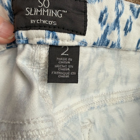Chicos So Slimming blue/white IKAT pattern Jean - Picture 5 of 7